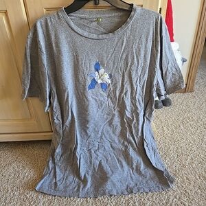 Unique Women's Classic Gray Floral Graphic Short Sleeve T-Shirt Top NWOT